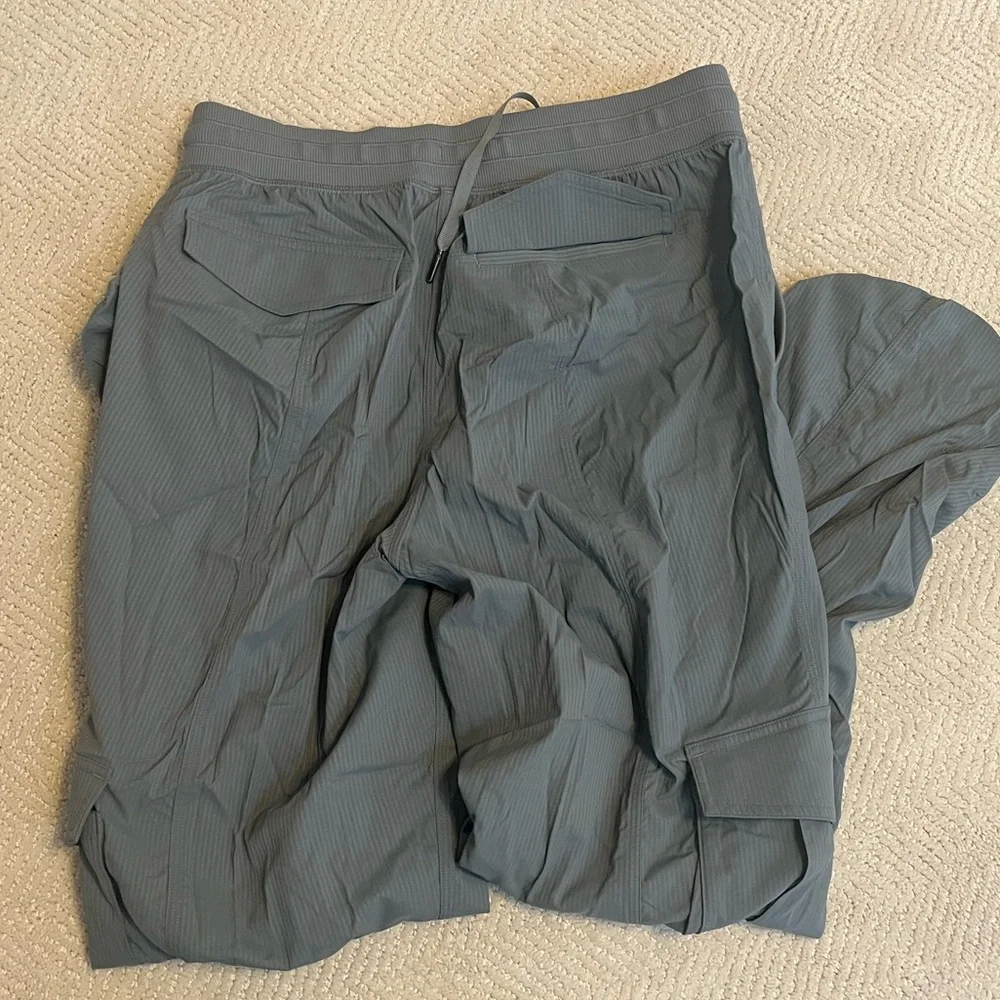 Lululemon Dance Studio Relaxed-Fit Mid-Rise Cargo Pant Green - Picture 5 of 7